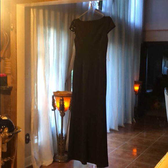 Formal Dress - Picture 5 of 8